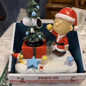 Charlie Brown and Snoopy Musical Table Topper New